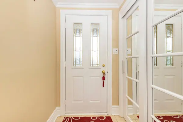 90 Sussex Drive, Beaconsfield, QC H9W3G1
