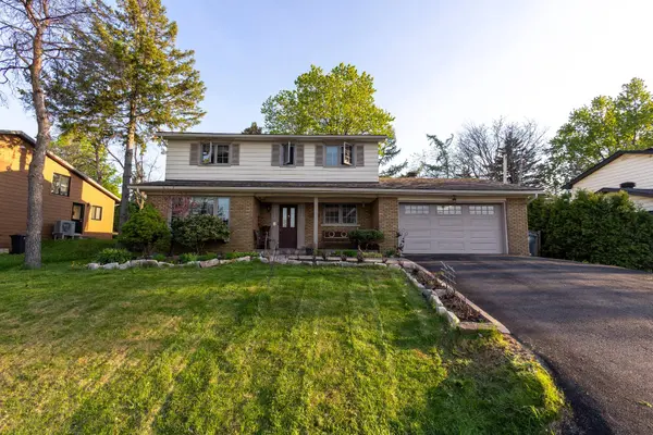90 Sussex Drive, Beaconsfield, QC H9W3G1