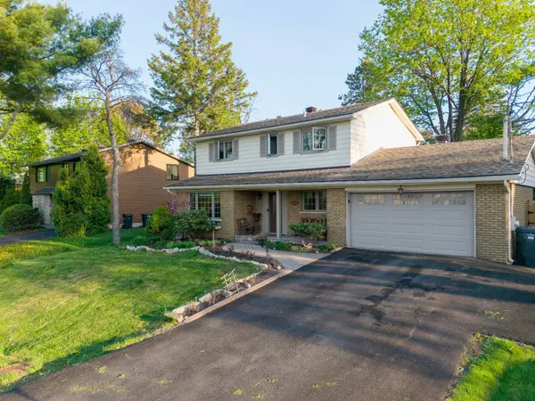 90 Sussex Drive, Beaconsfield, QC H9W3G1
