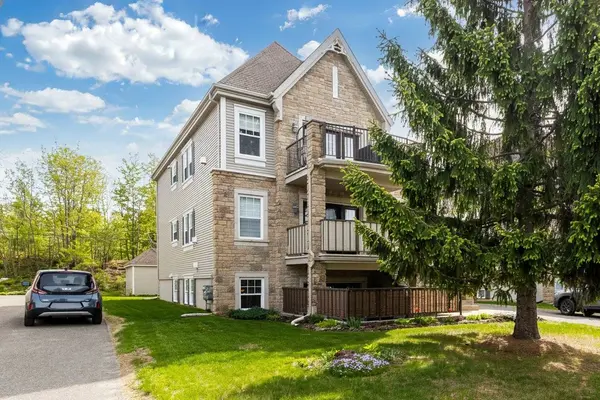 153 Av. du Sablon #C, Bois-des-filion, QC J6Z4X2