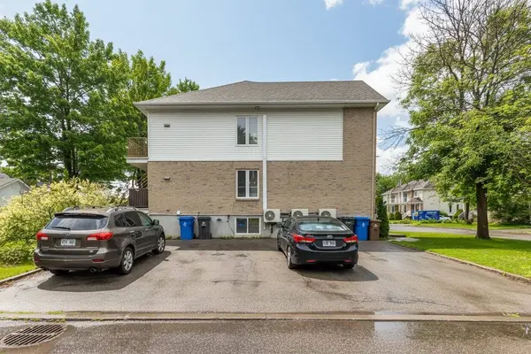 108 -112 Rue Félix-Antoine-Savard, Blainville, QC J7C5K7