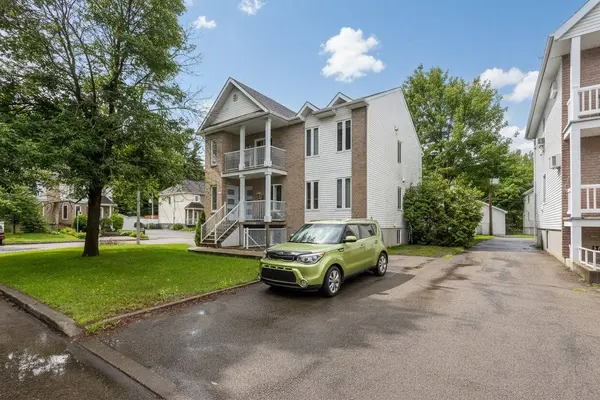 108 -112 Rue Félix-Antoine-Savard, Blainville, QC J7C5K7