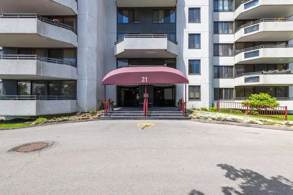 21 Ch. du Bord-du-Lac-Lakeshore #105, Pointe-claire, QC H9S5N3