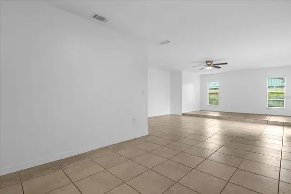 5214 KEMPSTON DR, Orlando, FL 32812