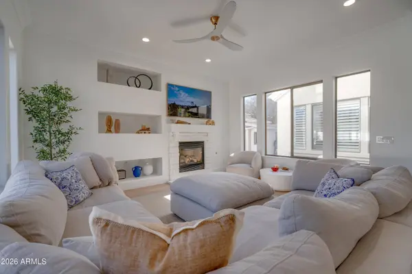 2812 E WASHINGTON Court, Gilbert, AZ 85234