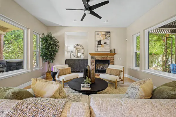 2886 E WASHINGTON Avenue, Gilbert, AZ 85234