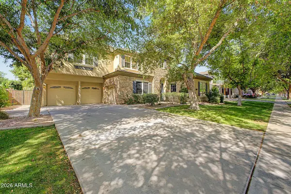 2886 E WASHINGTON Avenue, Gilbert, AZ 85234