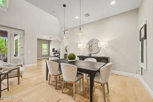 2886 E WASHINGTON Avenue, Gilbert, AZ 85234