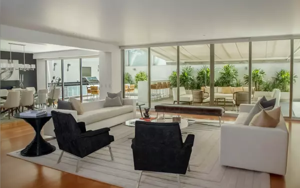 How to Buy a Luxury Home,Duston Vance