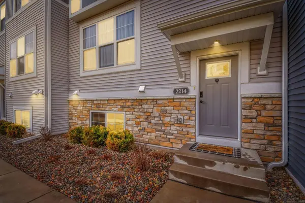 2214 Gateway Curve, Saint Paul, MN 55109