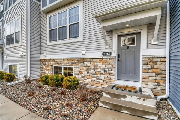 2214 Gateway Curve, Saint Paul, MN 55109