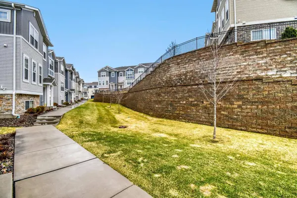 2214 Gateway Curve, Saint Paul, MN 55109