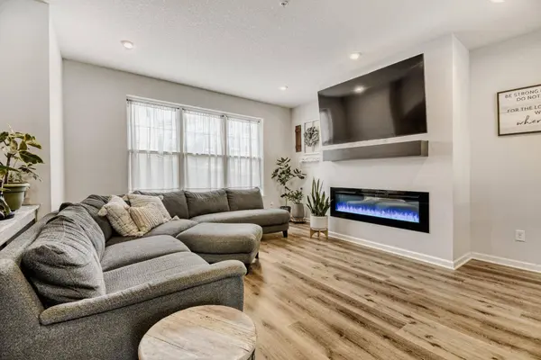 2214 Gateway Curve, Saint Paul, MN 55109