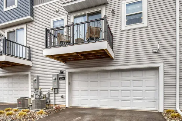 2214 Gateway Curve, Saint Paul, MN 55109