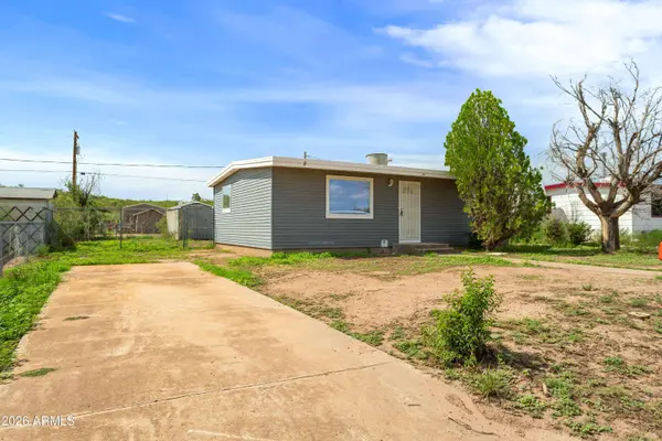 106 E APACHE Street