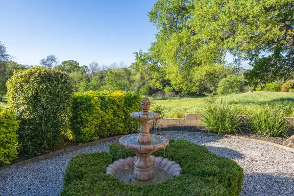 701 Rose Creek CT, Roseville, CA 95747