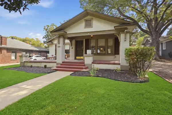 2005 Park Place Ave, Fort Worth, TX 76110-1231