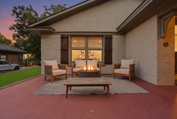 2005 Park Place Ave, Fort Worth, TX 76110-1231