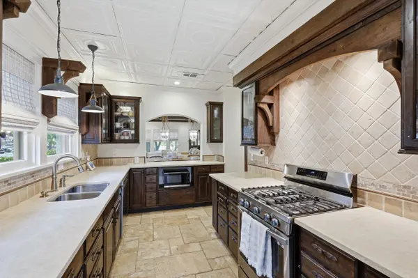 2005 Park Place Ave, Fort Worth, TX 76110-1231