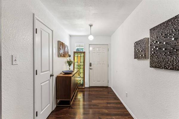 10252 Sunset View Drive, Fort Worth, TX 76108