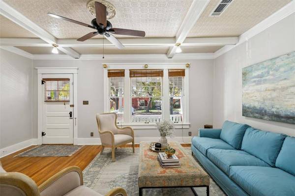 1909 5th Avenue, Fort Worth, TX 76110