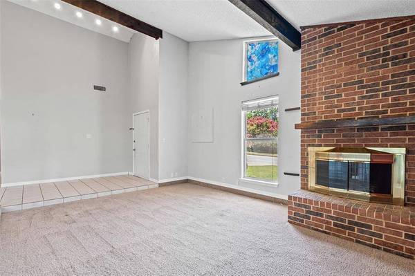 9944 Farmington Drive, Benbrook, TX 76126