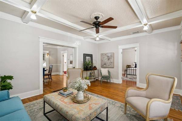 1909 5th Avenue, Fort Worth, TX 76110