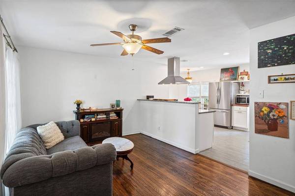 5616 S Schilder Drive, River Oaks, TX 76114