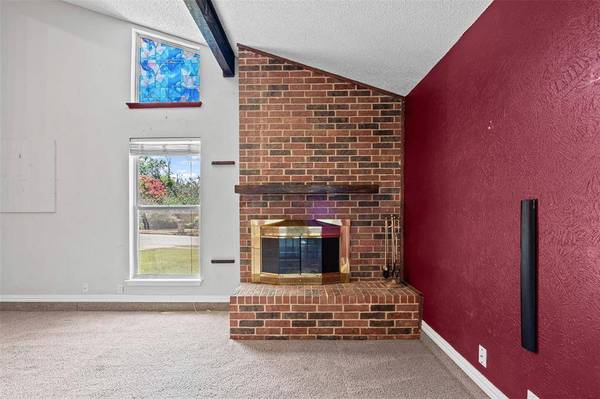 9944 Farmington Drive, Benbrook, TX 76126