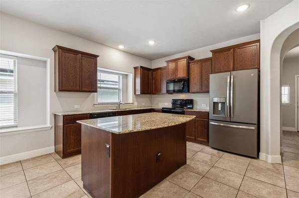 344 Daleview Drive, Kennedale, TX 76060