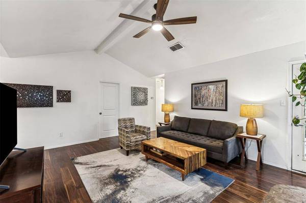 10252 Sunset View Drive, Fort Worth, TX 76108