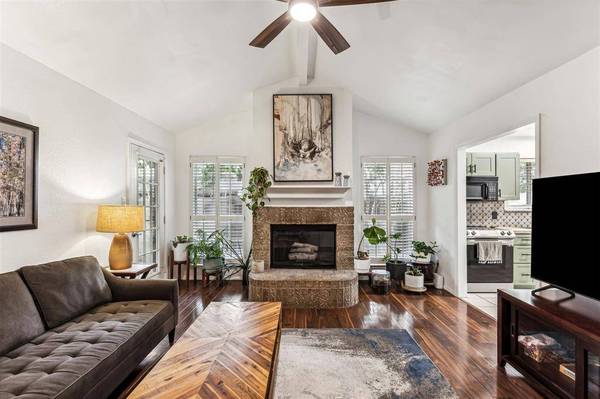 10252 Sunset View Drive, Fort Worth, TX 76108