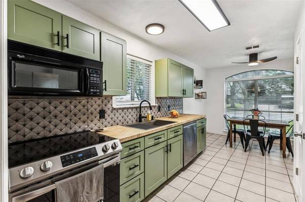 10252 Sunset View Drive, Fort Worth, TX 76108