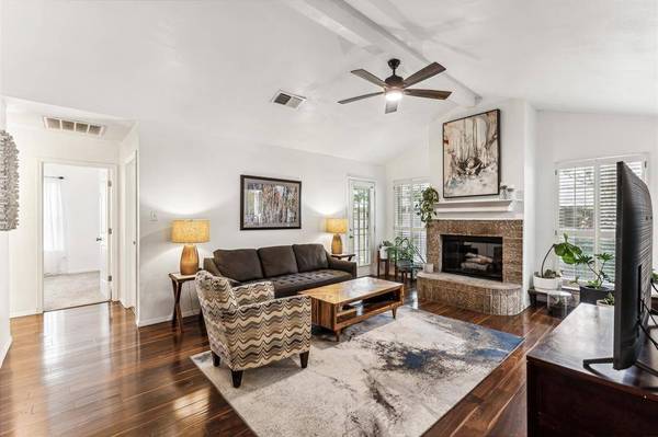 10252 Sunset View Drive, Fort Worth, TX 76108