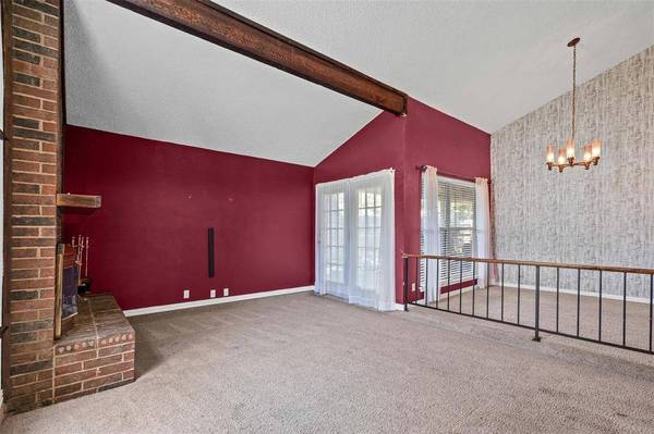 9944 Farmington Drive, Benbrook, TX 76126