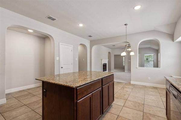 344 Daleview Drive, Kennedale, TX 76060