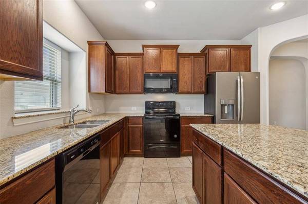 344 Daleview Drive, Kennedale, TX 76060