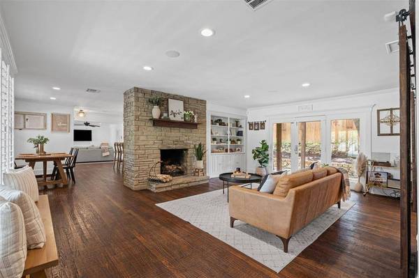 4551 Westridge Avenue, Fort Worth, TX 76116