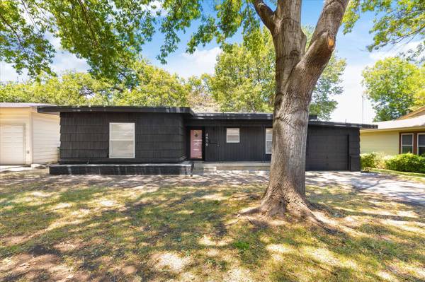 4516 Rutland Ave, Fort Worth, TX 76133-1537