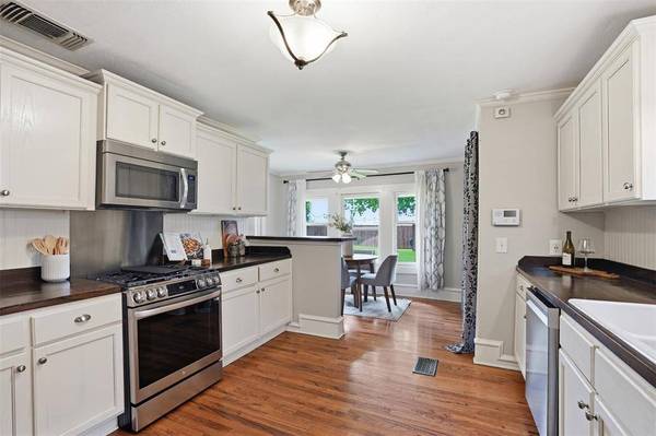 2212 Hurley Avenue, Fort Worth, TX 76110