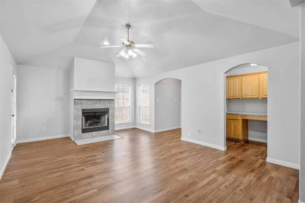 9212 Coral Lane, Fort Worth, TX 76140