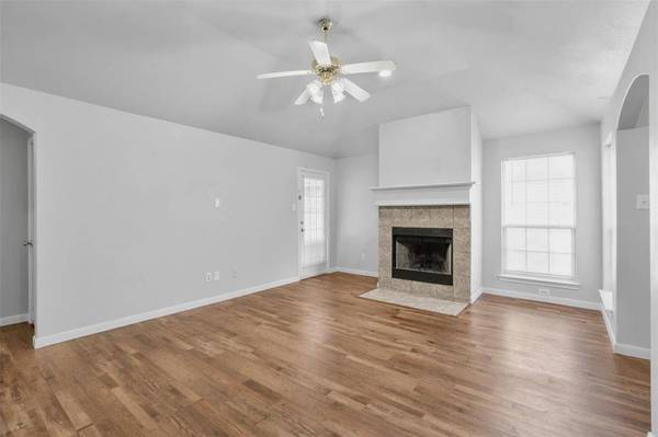 9212 Coral Lane, Fort Worth, TX 76140
