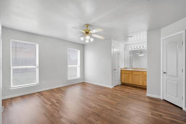 9212 Coral Lane, Fort Worth, TX 76140