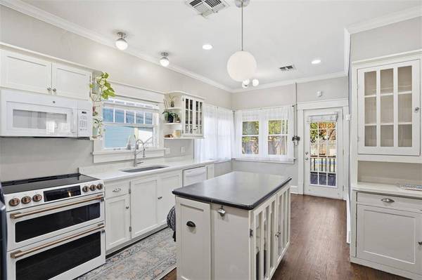 2243 Fairmount Avenue, Fort Worth, TX 76110