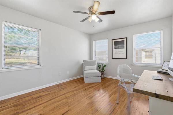2321 Honeysuckle Avenue, Fort Worth, TX 76111