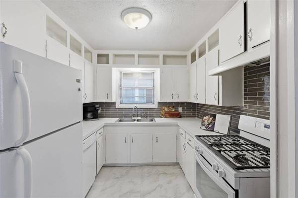 2321 Honeysuckle Avenue, Fort Worth, TX 76111