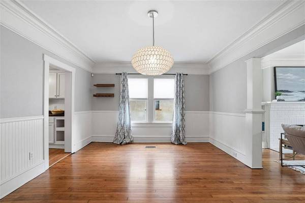 2212 Hurley Avenue, Fort Worth, TX 76110