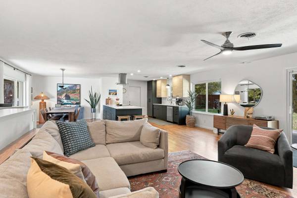 6916 Bal Lake Dr, Fort Worth, TX 76116-8018