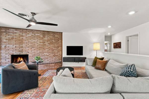 6916 Bal Lake Dr, Fort Worth, TX 76116-8018