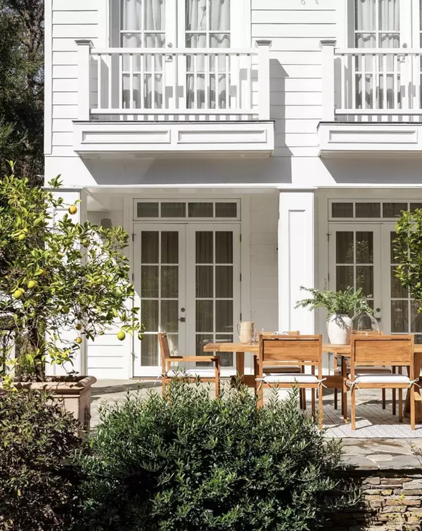 Staging and Curb Appeal: Boosting the Value of Your Potomac Home Before Selling